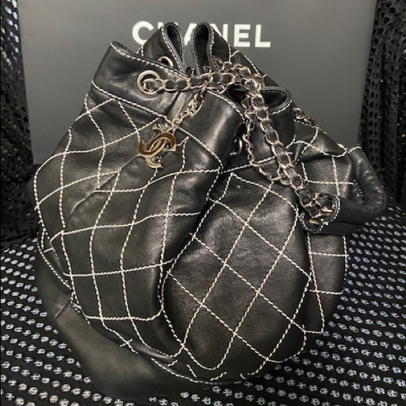 🖤 HP🎉Chanel Bucket Lambskin Bag - Picture 6 of 16